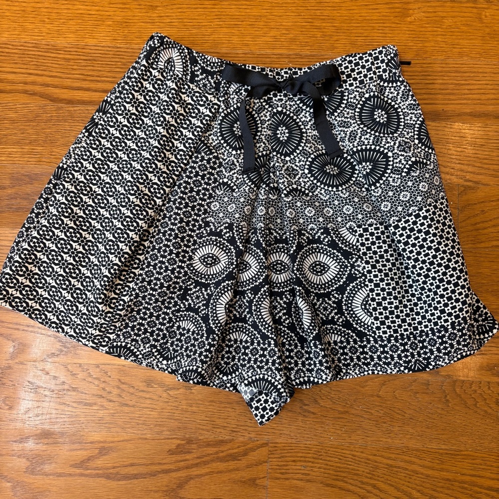 Zara Monochrome Geometric Skort